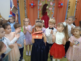 Квест ко Дню Матери "Дети ищут подарки для мам" Квест ко Дню Матери "Дети ищут подарки для мам".